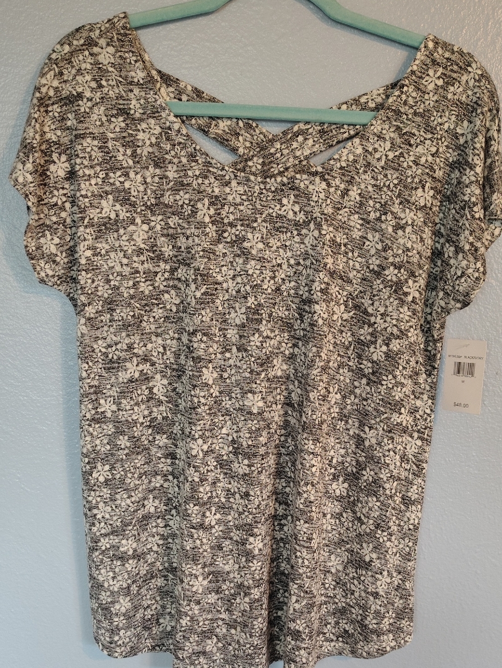 bobeau Black & White Floral Cross-Back Short Sleeve Top